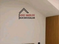 maison moderne avec un garage