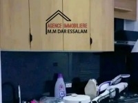 maison moderne avec un garage
