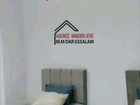 maison moderne avec un garage