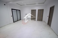 Maison RDC S+2 avec grand terrasse à vendre 