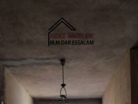 maison spacieuse avec un garage