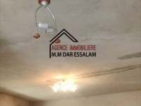 maison spacieuse avec un garage