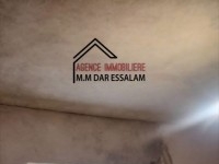 maison spacieuse avec un garage