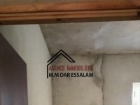 maison spacieuse avec un garage