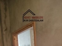 maison spacieuse avec un garage