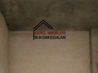 maison spacieuse avec un garage