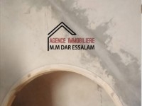 maison spacieuse avec un garage