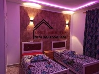 maison sur la route près de la mer