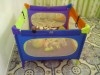 Parc d'enfant avec des jouets