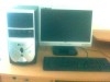 Pc de bureau avec bureau et fauteuil