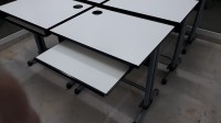 Table d'enseignement et comptoirs de réception