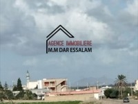 terrain sur la route principale