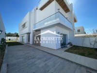 Triplex S+4 avec piscine à La Soukra  MTRV0045