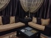 un joli salon marron et beige 