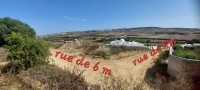 un terrain au colline avec une vue panoramique