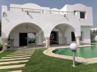 Une charmante villa avec piscine à vendre à 850 MD