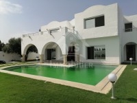 Une charmante villa avec piscine à vendre à 850 MD