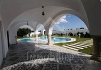 Une charmante villa avec piscine à vendre à 850 MD