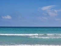 une grande villa près de la plage