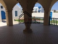 une grande villa près de la plage