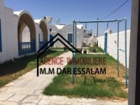 une grande villa près de la plage