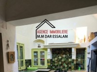 une grande villa près de la plage