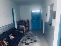 Une maison S+3 avec garage à vendre à Hammamet Sud