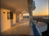 Une villa avec 4 garages et un studio à vendre 
