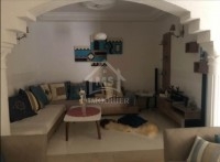 Une villa avec 4 garages et un studio à vendre 
