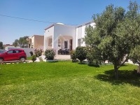 Une villa avec piscine et jardin à vendre 51355351