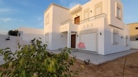 VENTE BELLE VILLA NEUVE À HOUMT SOUK- RÉF V566