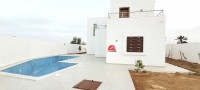 VENTE VILLA NEUVE À H SOUK AVEC PISCINE -REF V 572