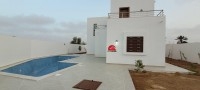 VENTE VILLA NEUVE À H.SOUK AVEC PISCINE-REF V 572