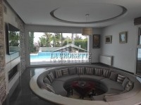 Villa de maître S+4 vide ou meublée à La Soukra ZV