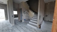 Villa inachevée avec jardin et piscine à vendre 