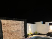 villa moderne avec piscine près de la mer