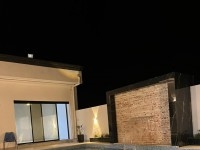 villa moderne avec piscine près de la mer