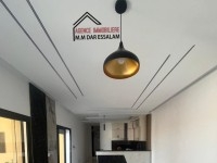 villa moderne avec piscine près de la mer