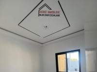 villa moderne avec piscine près de la mer