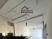 villa moderne avec piscine près de la mer