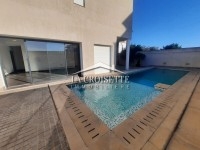 Villa S+4 avec piscine à La Marsa  MVL1277