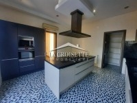 Villa S+4 avec piscine à La Marsa  MVL1277